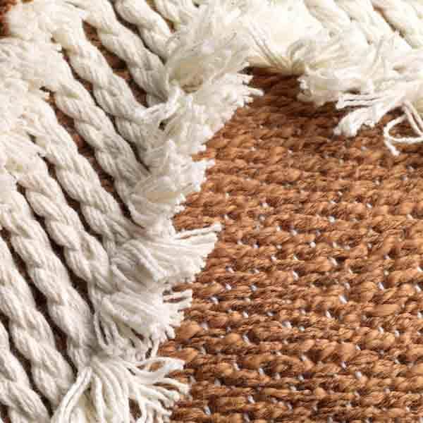 Kussen Arrow tobacco brown 60x40cm detail