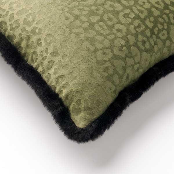 Kussen Cheeta chive 45x45cm hoekdetail
