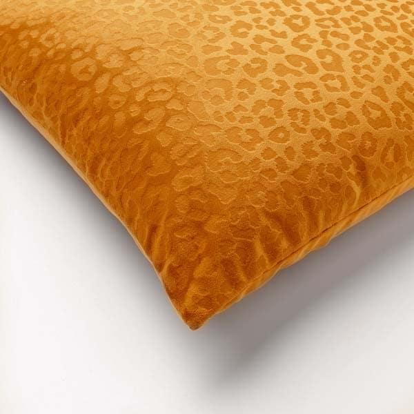 Kussen Chessy golden glow 45x45cm detail hoek