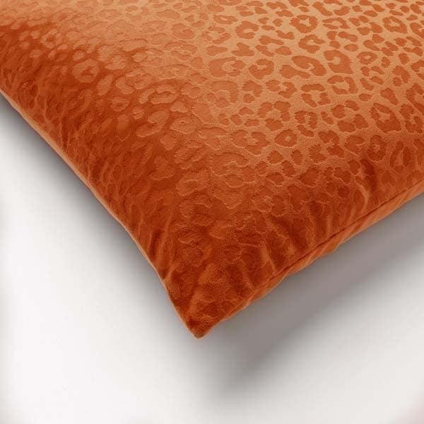 Kussen Chessy potters clay 45x45cm detail hoek