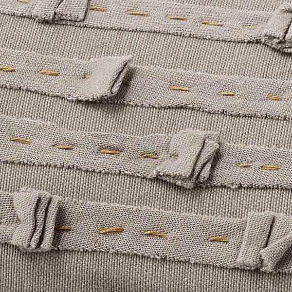 Kussen Molta taupe 50x30cm detail