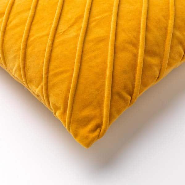 Kussen Paco golden glow 60x40cm hoekdetail