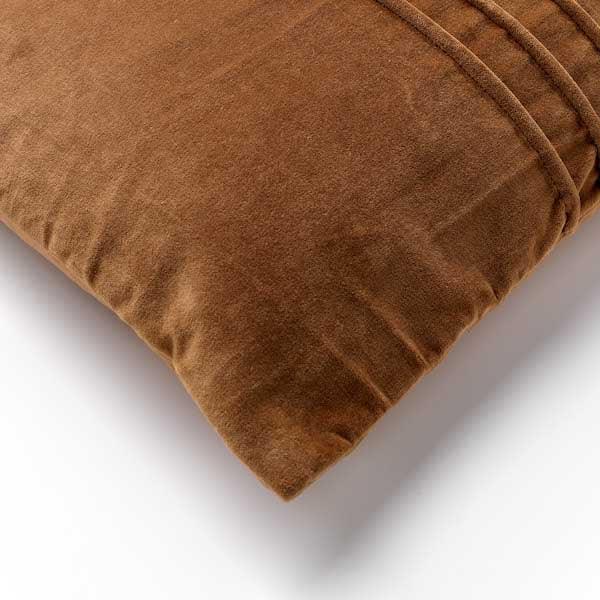 Kussen Pax tobacco brown 60x40cm hoekdetail