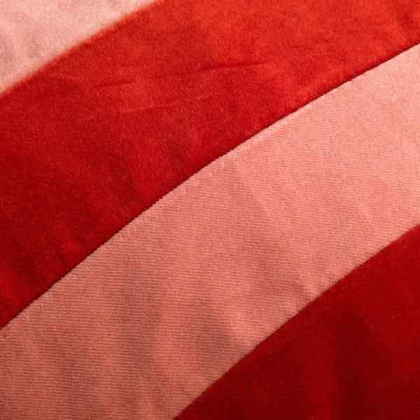 Kussen Pebbe aurora red 45x45cm detail