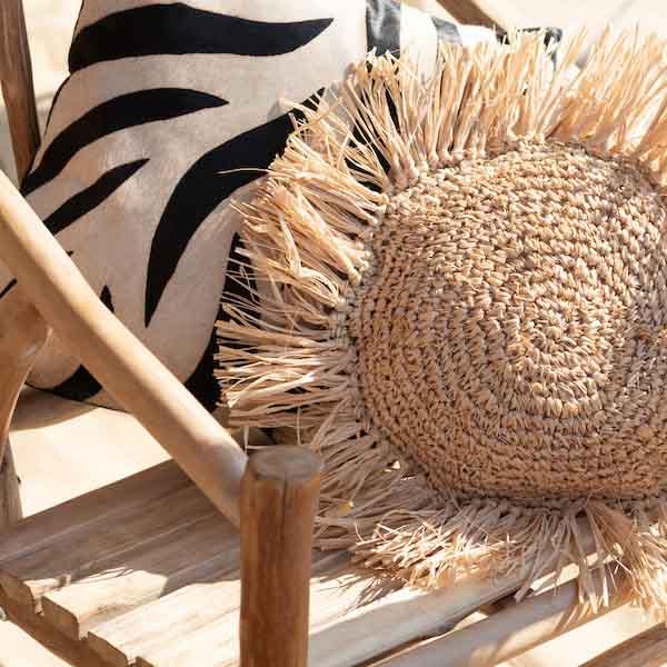 Kussen Riet Raffia naturel rond 45x45cm op het strand