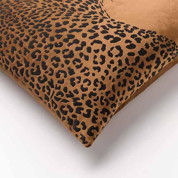 Kussen Simba tobacco brown 45x45cm hoekdetail